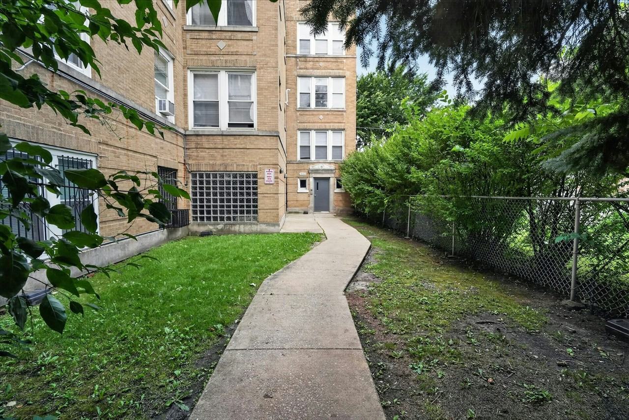 1854 South Central Park Avenue, Unit 1852 - 3E - Photo 5 of 43