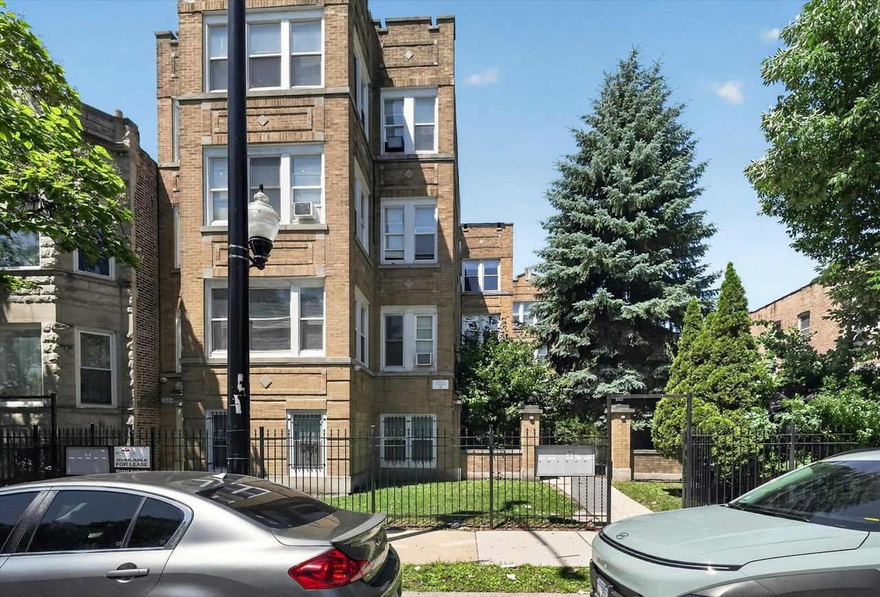 1854 South Central Park Avenue, Unit 1852 - 2E - Photo 2 of 50