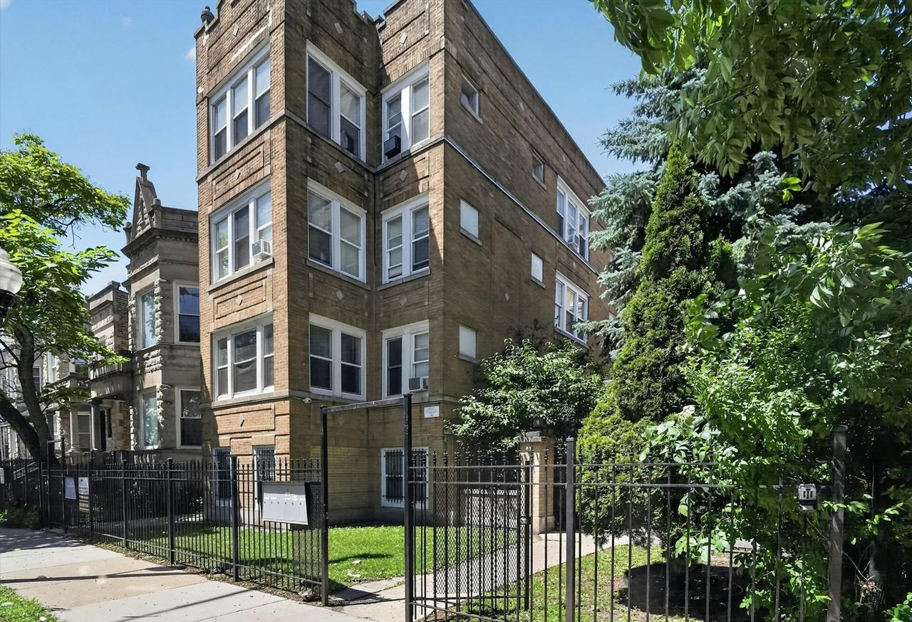 1854 South Central Park Avenue, Unit 1852 - 2E - Photo 3 of 50