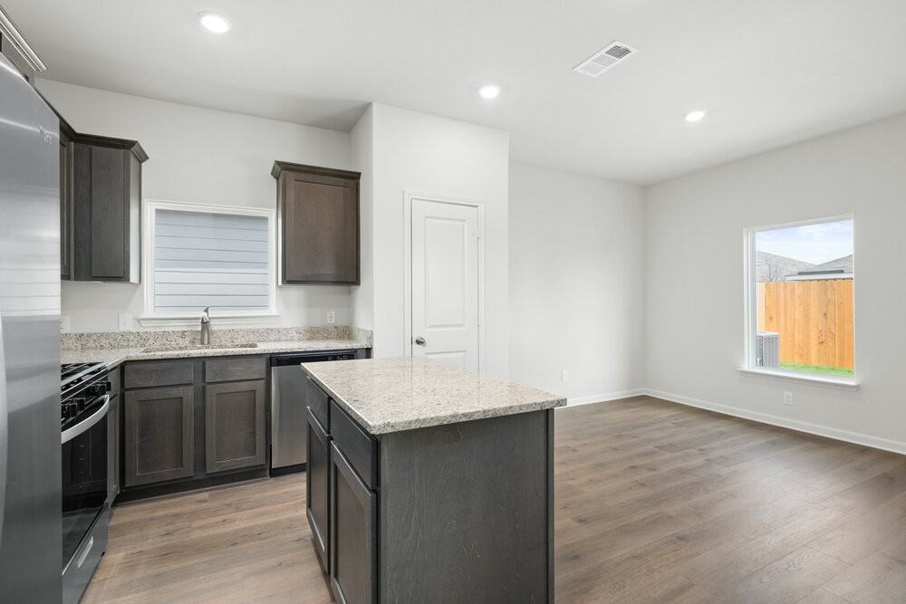 1513 Harvester Dr - Photo 6 of 20