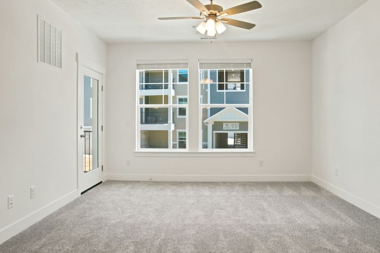 4661 S Poplar Way R202, Unit R202 - Photo 3 of 13