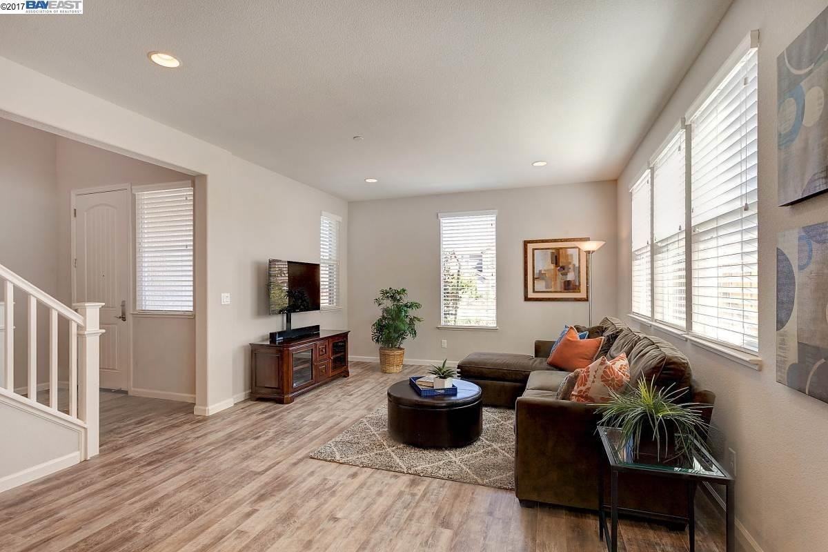 938 Flurry Dr - Photo 4 of 21