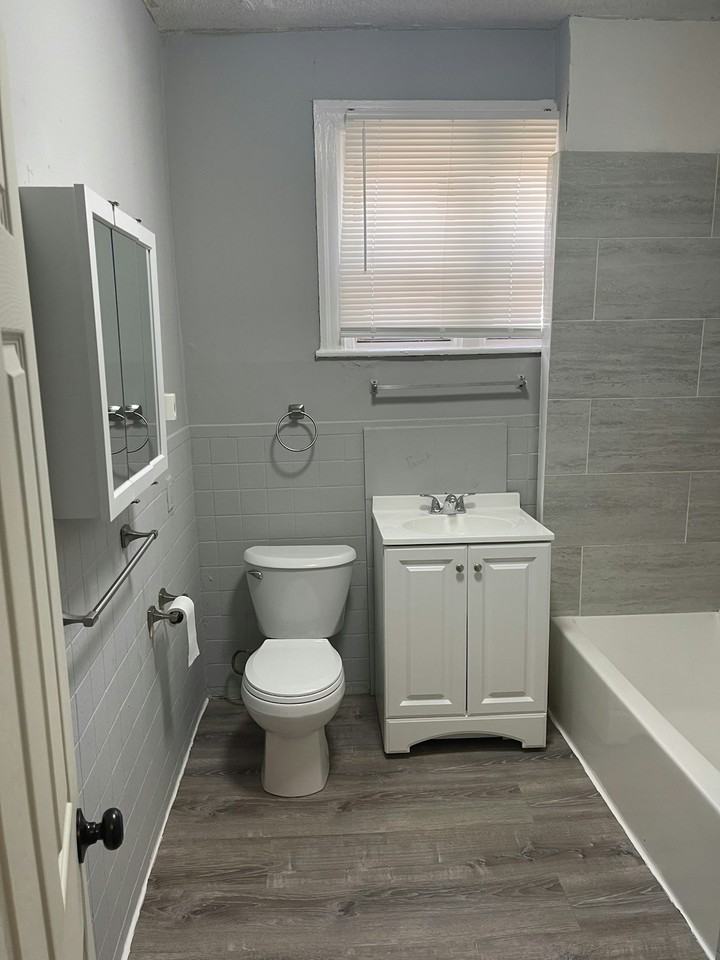 6437 North Broad Street, Unit 2nd Fl Front - Photo 2 of 6