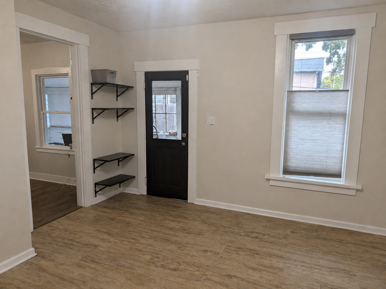 48 Clover St - Photo 5 of 11