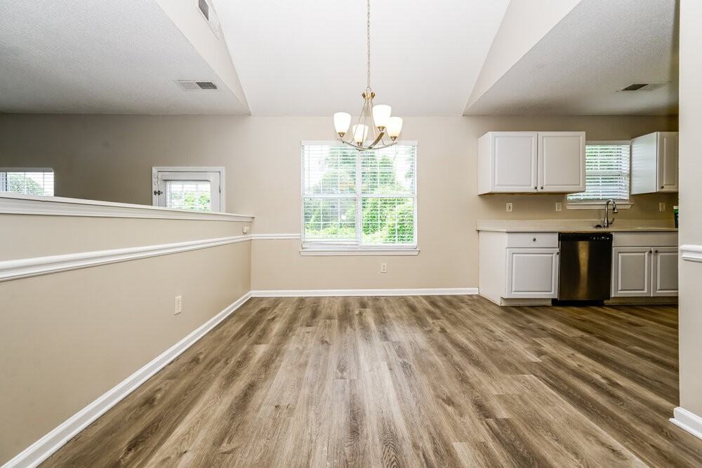 3554 Waldrop Rd - Photo 5 of 17