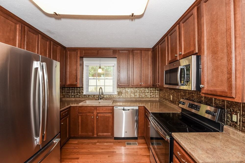 2121 Ravenwood Dr - Photo 5 of 14