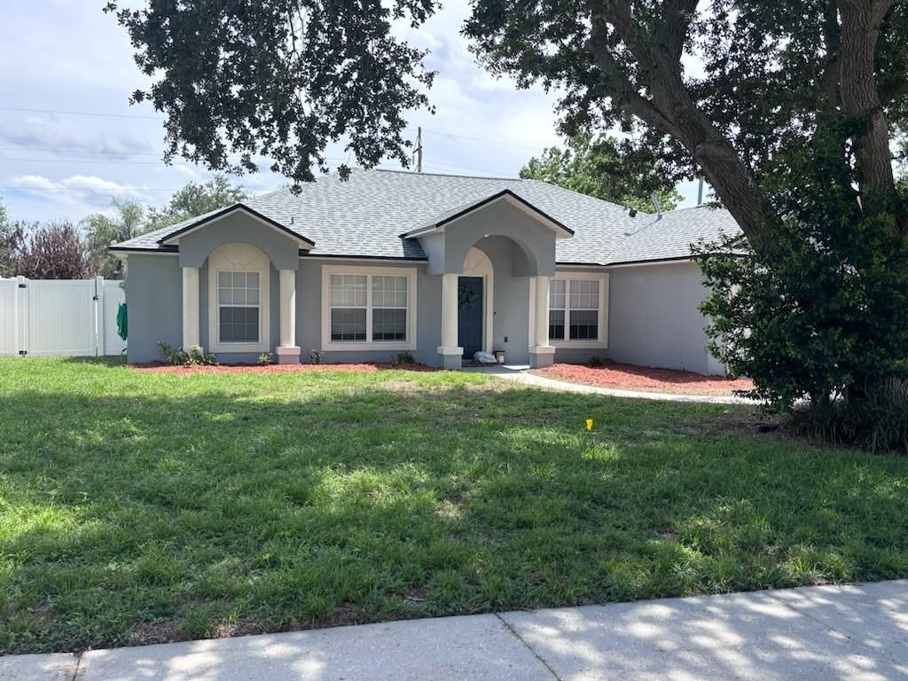 1004 Chateau Circle - Photo 2 of 33