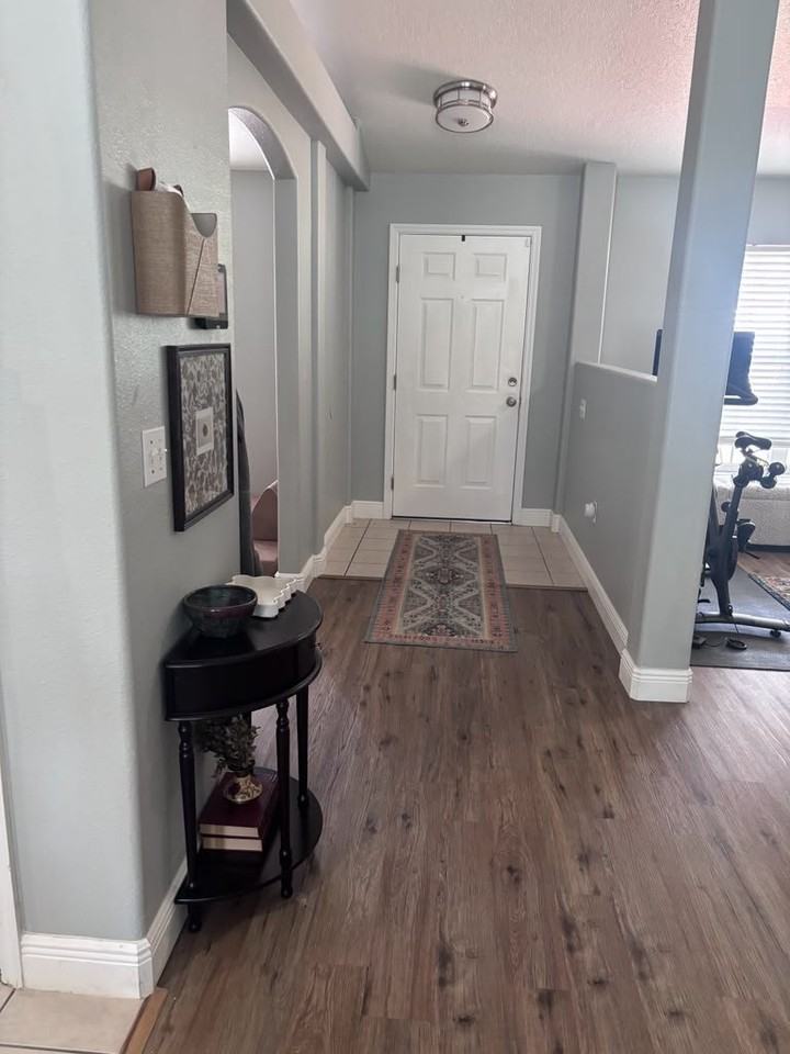 1004 Chateau Circle - Photo 3 of 33