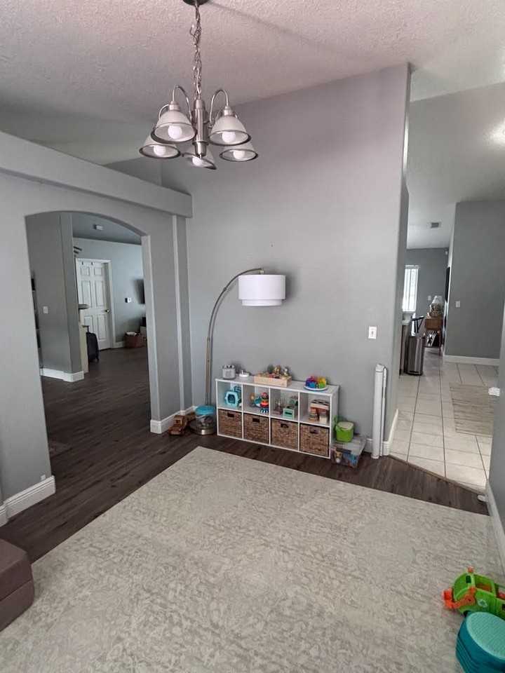 1004 Chateau Circle - Photo 7 of 33