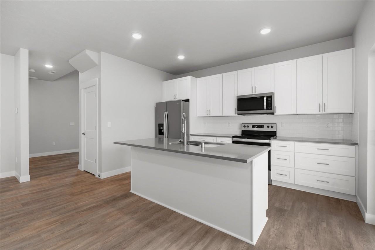 622 W 6th St #1 - Photo 7 of 23