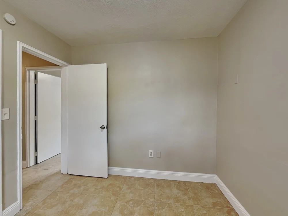 1411 N 70th Ter #NA - Photo 6 of 11