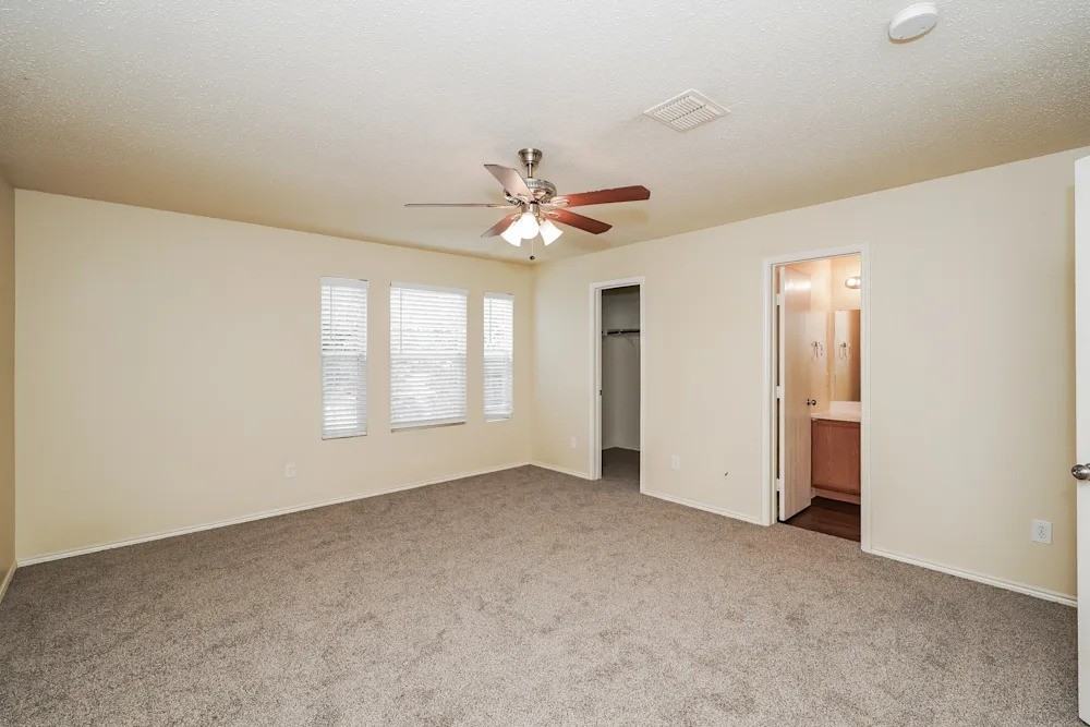 4921 Waterford Dr #NA - Photo 2 of 8