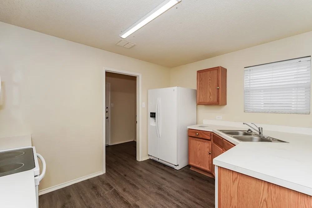 4921 Waterford Dr #NA - Photo 3 of 8