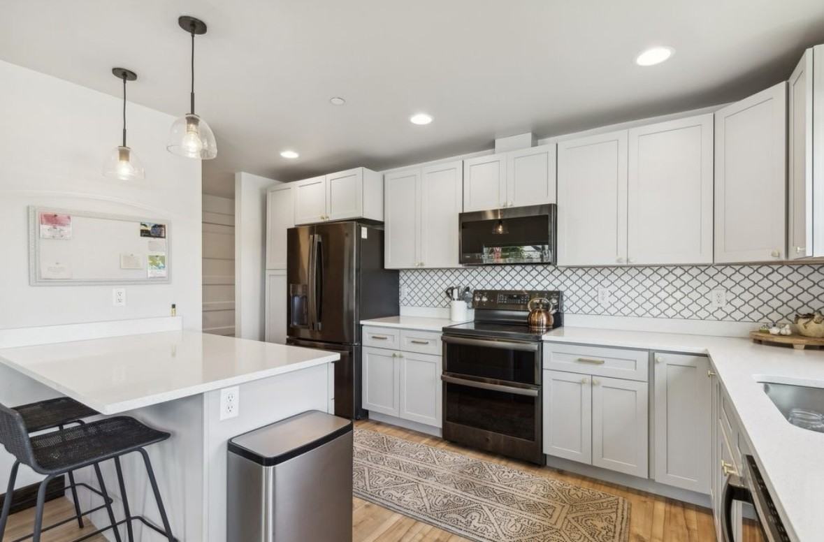 1010 E 7th St #NA - Photo 4 of 19
