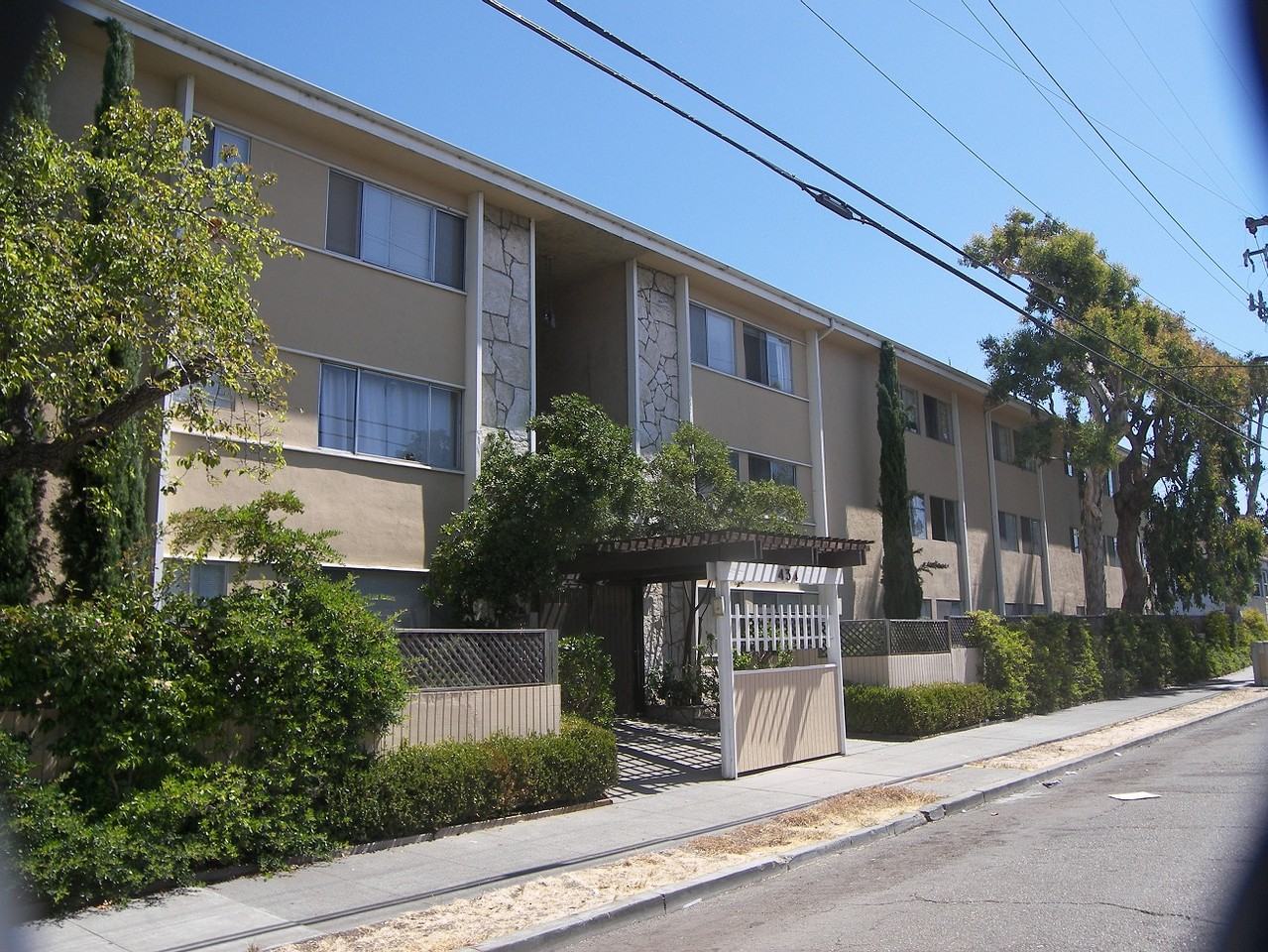 434 17th St #305 - Photo 2 of 7