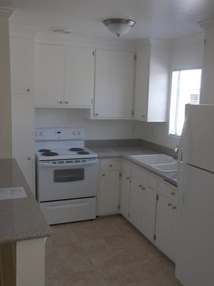 434 17th St #305 - Photo 4 of 7