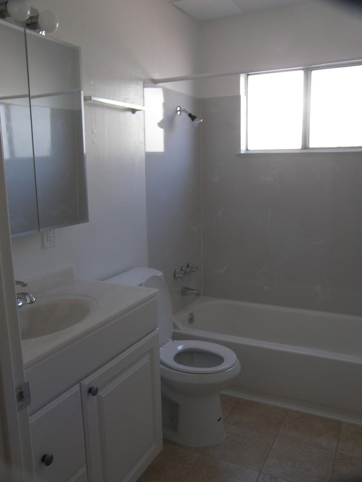 434 17th St #305 - Photo 6 of 7
