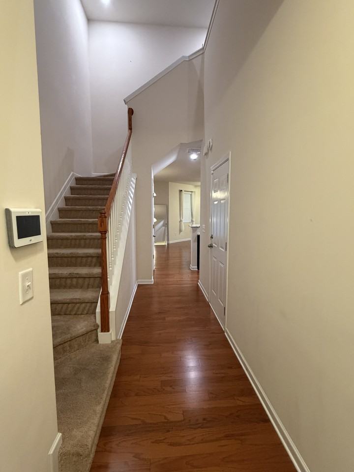 2721 Sawbridge Ln - Photo 3 of 20