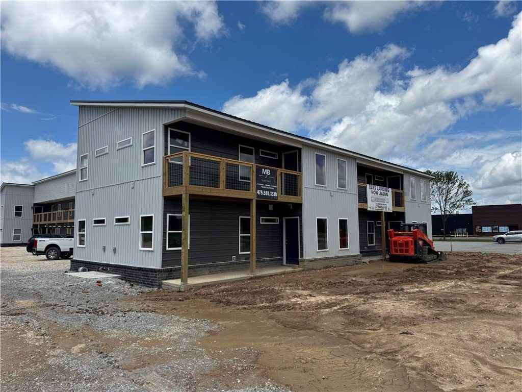 2301 N Center St - Photo 3 of 12