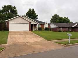 featured image of 833 S Eastview Dr