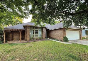220 Bluff Dr - Photo 1 of 1