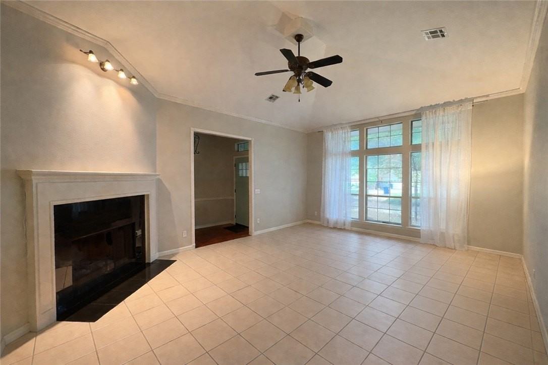 220 Bluff Dr - Photo 4 of 18