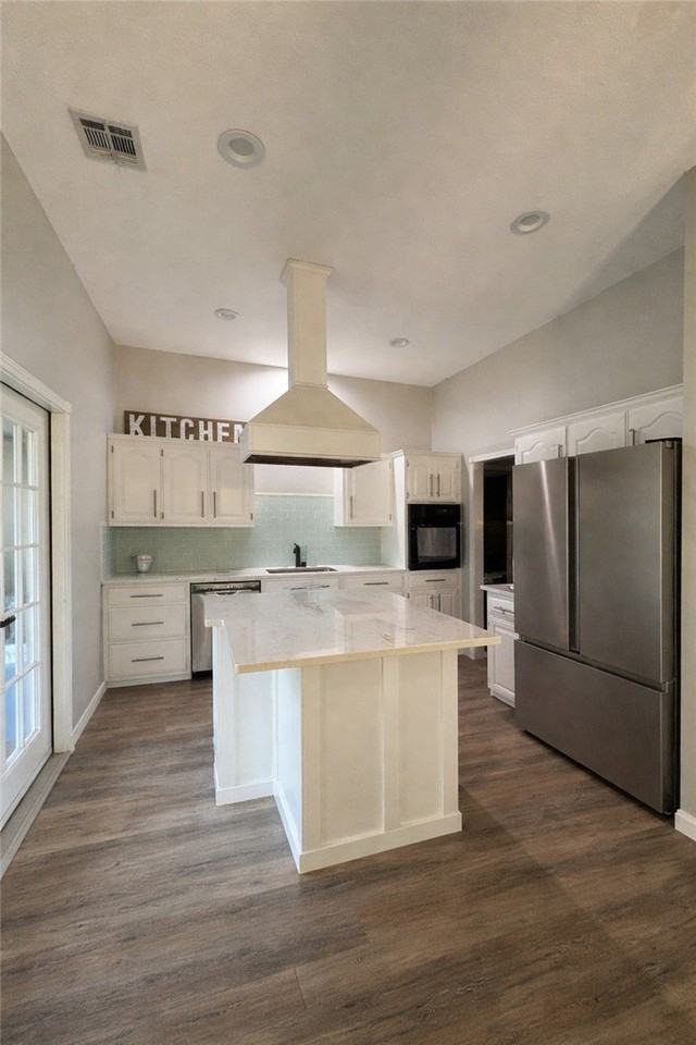220 Bluff Dr - Photo 5 of 18