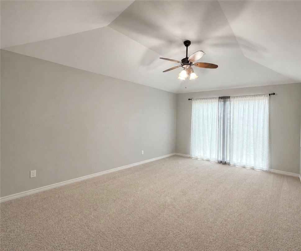 220 Bluff Dr - Photo 7 of 18