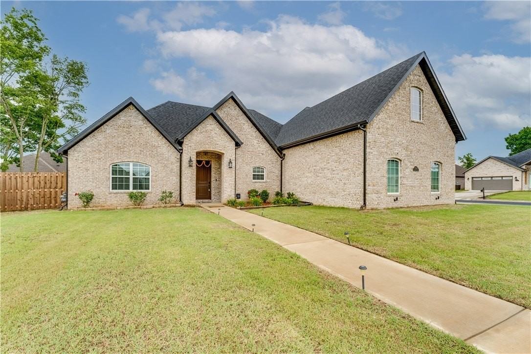 1100 Brandon Way - Photo 2 of 25