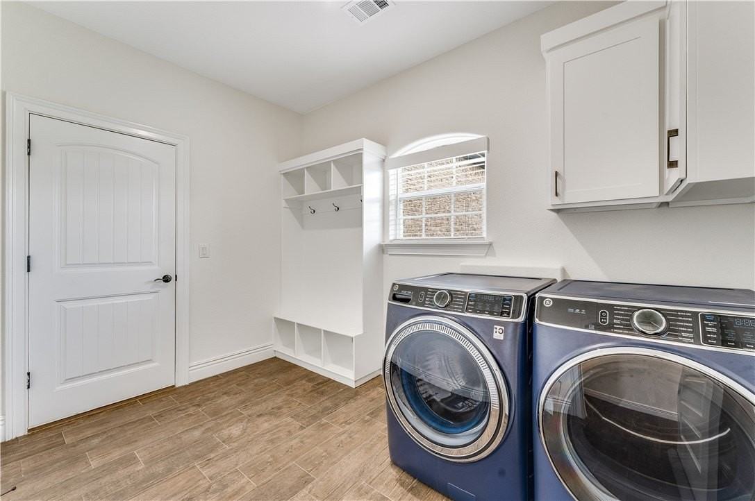 1100 Brandon Way - Photo 3 of 25