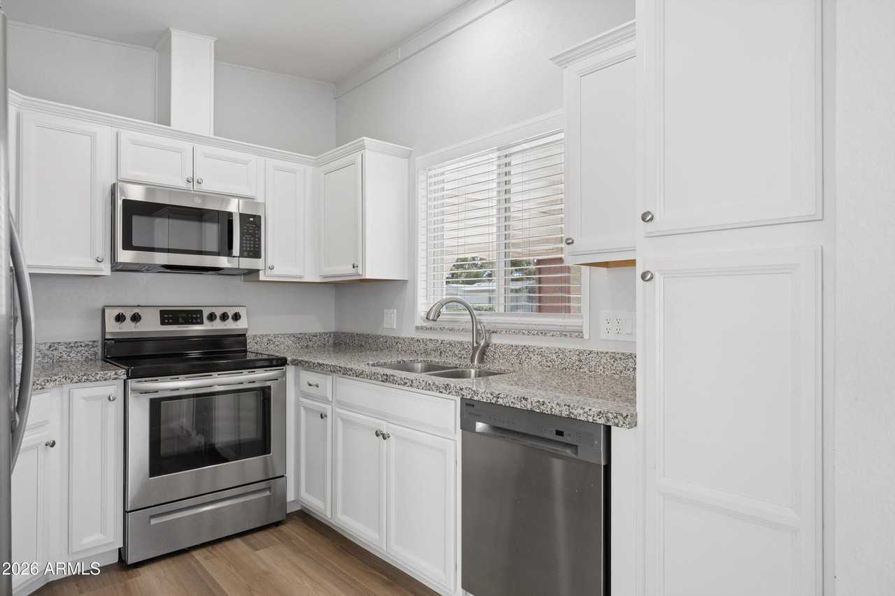 1864 E Augusta Ave - Photo 2 of 31