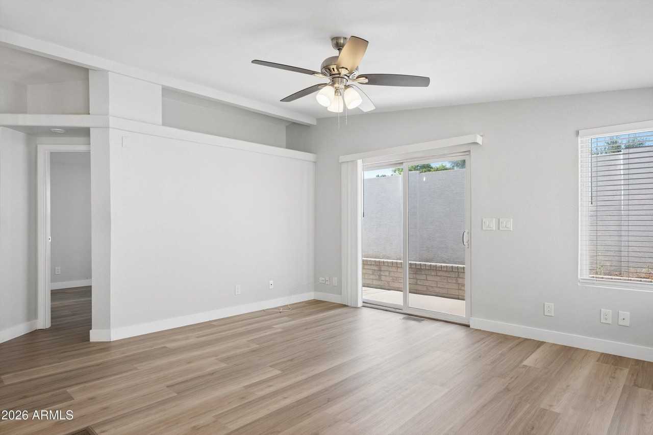 1864 E Augusta Ave - Photo 3 of 31