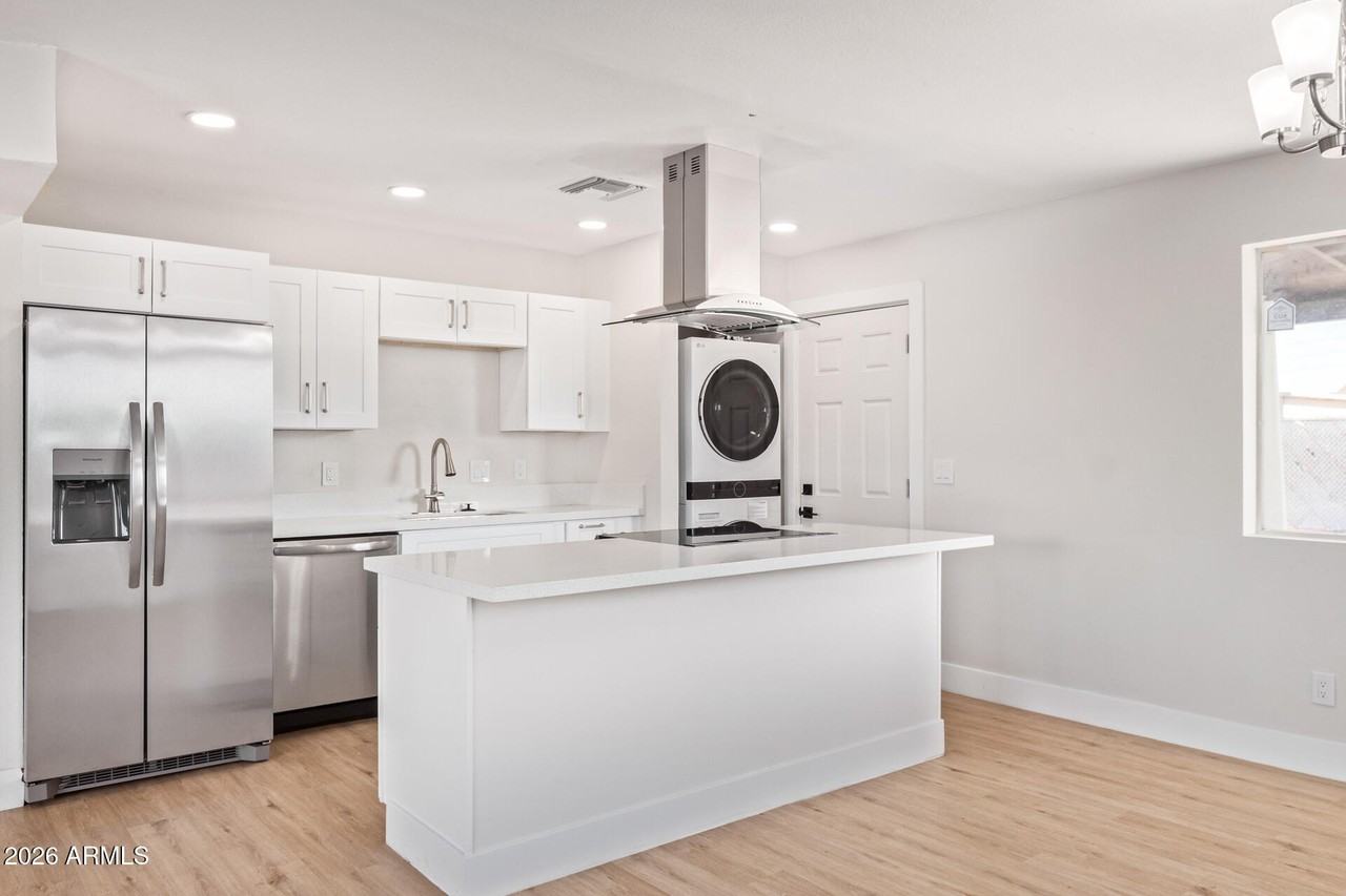 1611 W 5th St - Photo 2 of 27