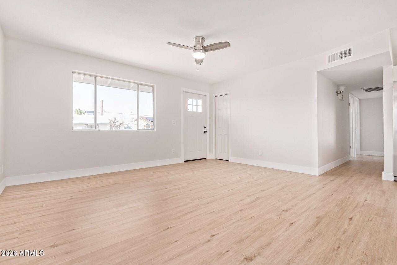 1611 W 5th St - Photo 3 of 27