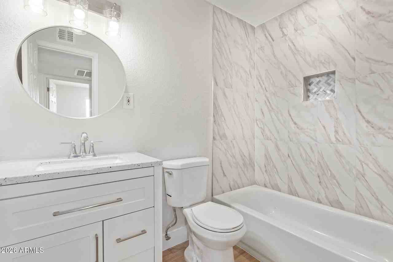 1611 W 5th St - Photo 4 of 27