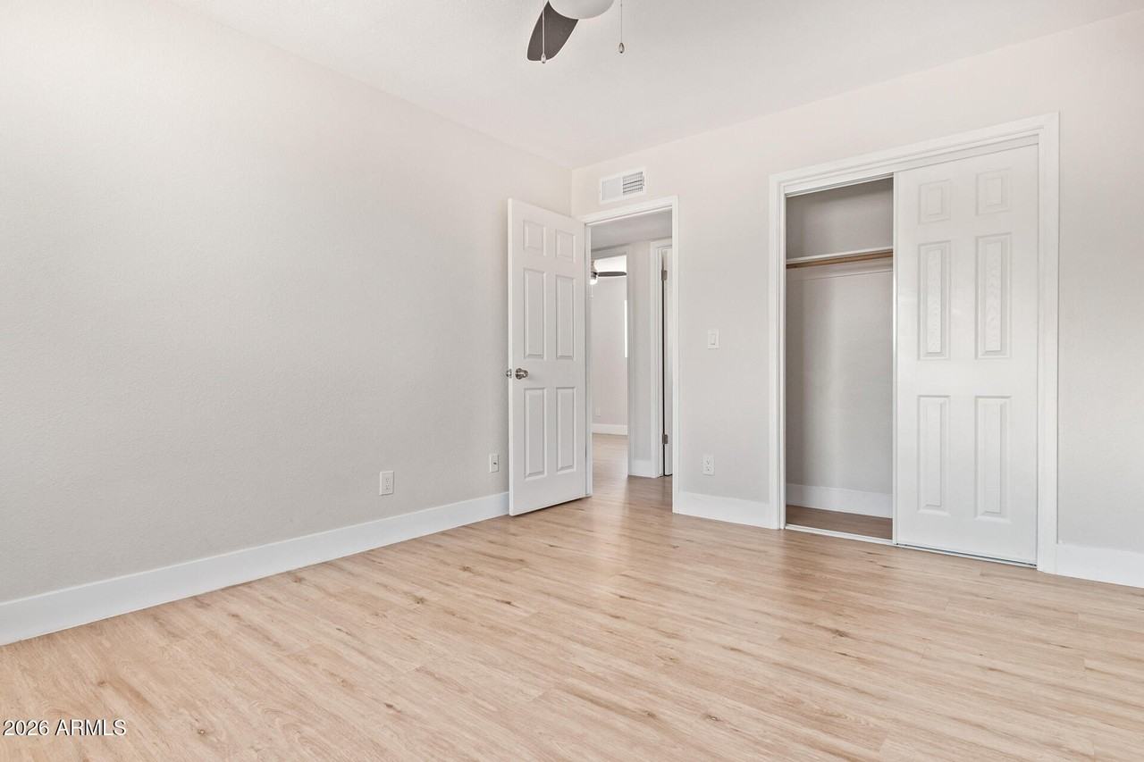 1611 W 5th St - Photo 5 of 27