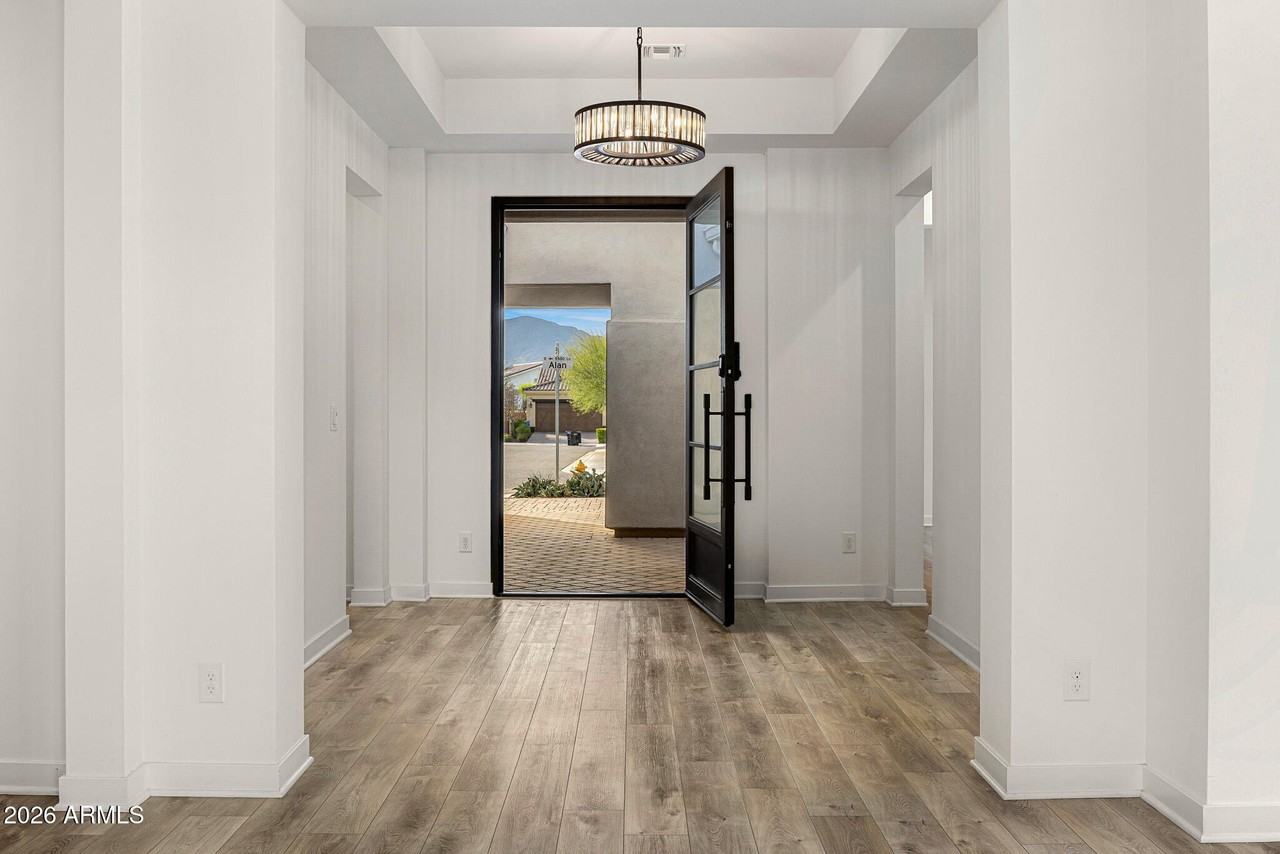 5534 E Alan Ln - Photo 4 of 34