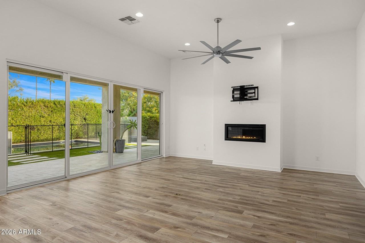 5534 E Alan Ln - Photo 5 of 34