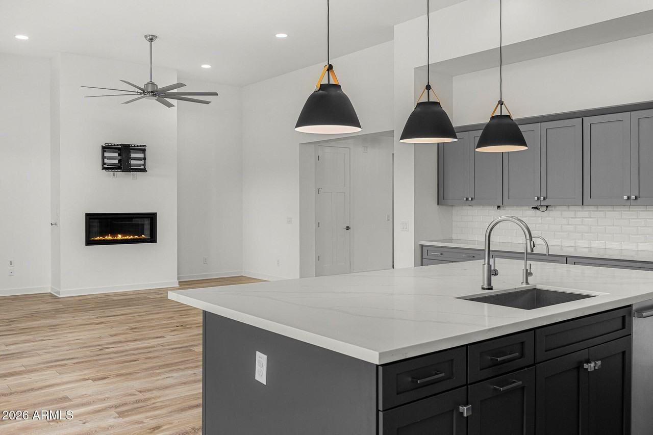 5534 E Alan Ln - Photo 7 of 34