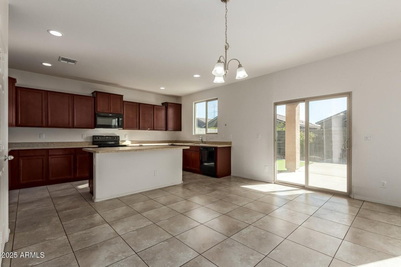 11603 W Calavar Rd - Photo 4 of 38