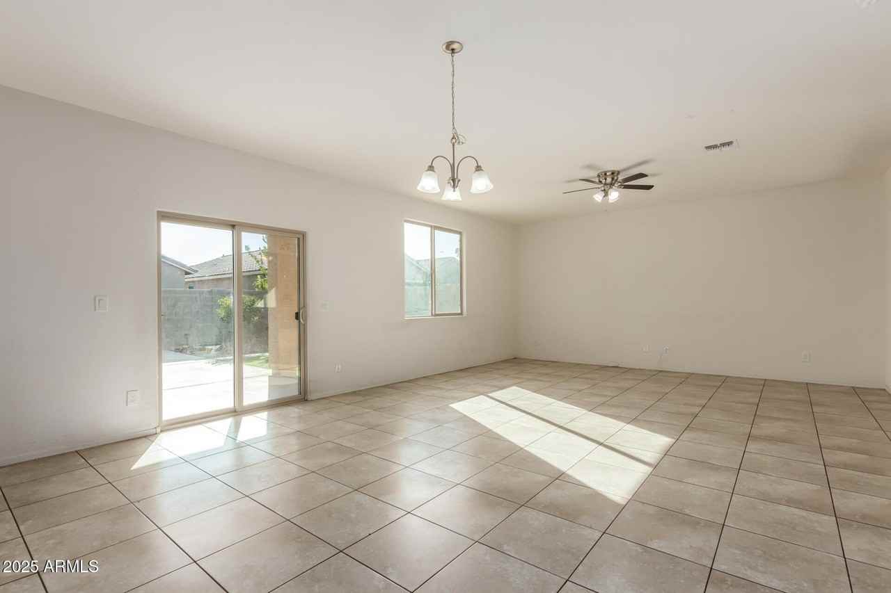 11603 W Calavar Rd - Photo 6 of 38
