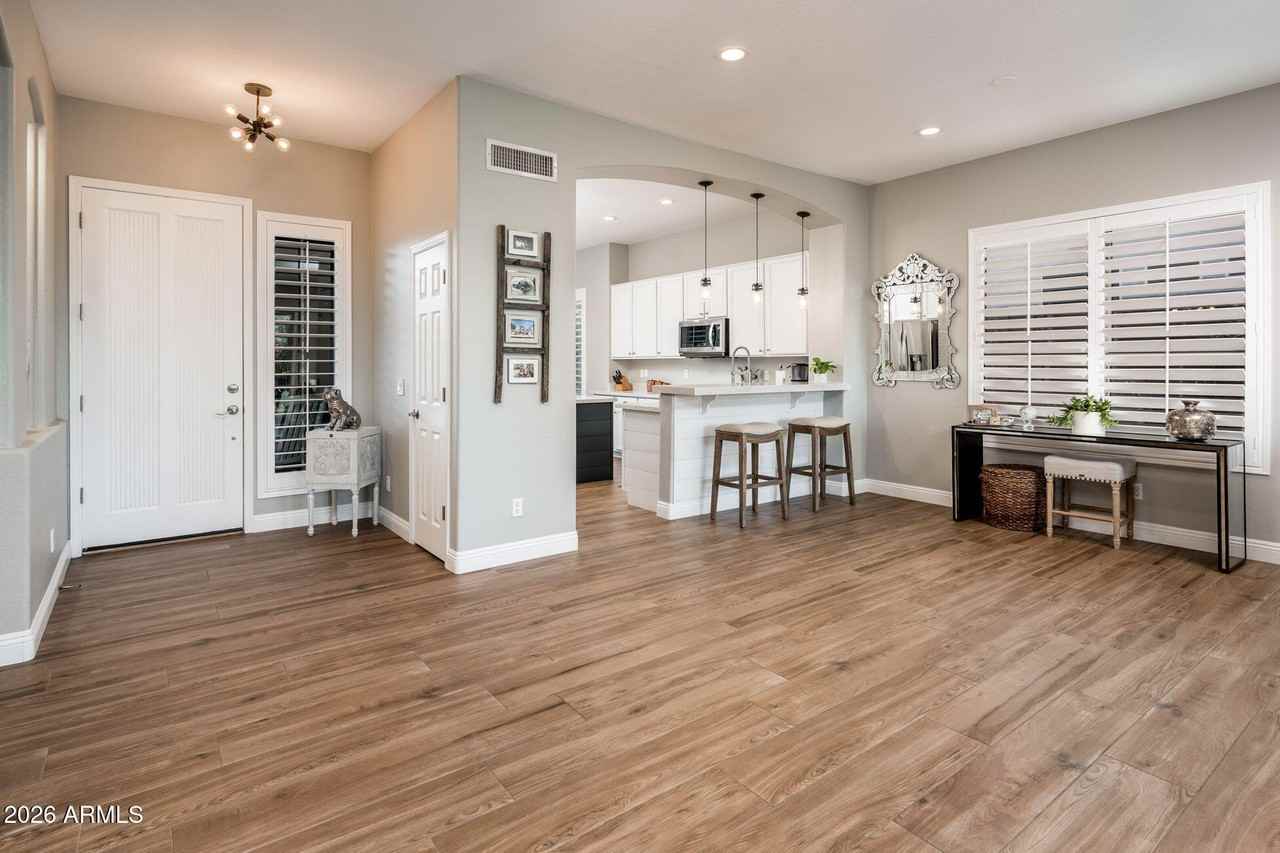 4375 E Lariat Ln - Photo 4 of 24