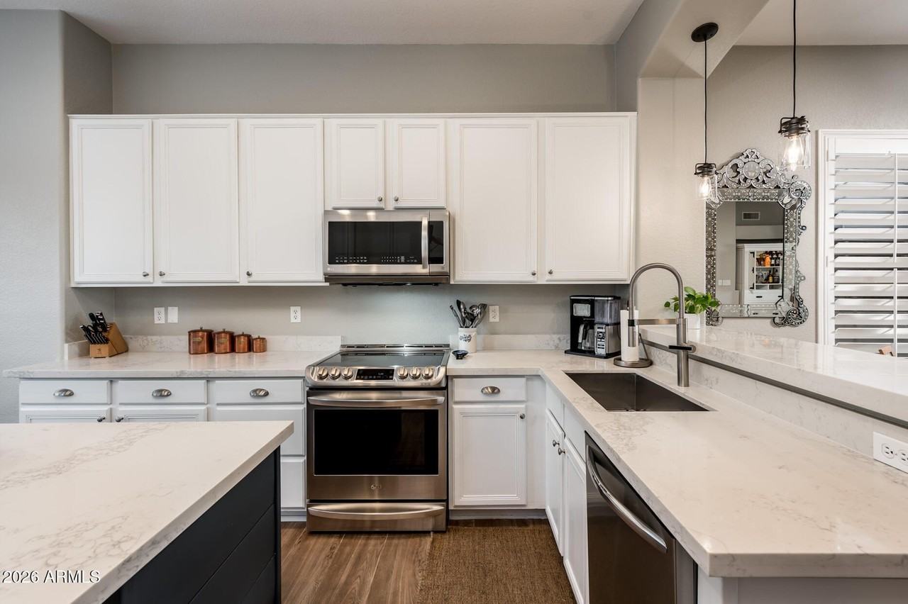4375 E Lariat Ln - Photo 6 of 24