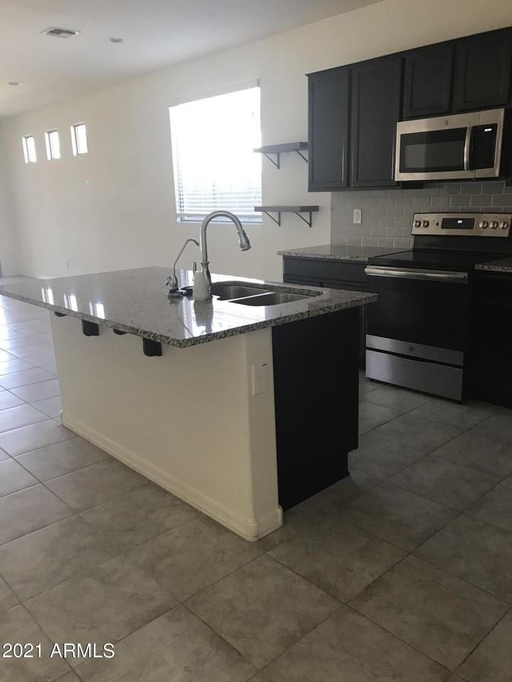 7136 S 33rd Ave - Photo 5 of 13
