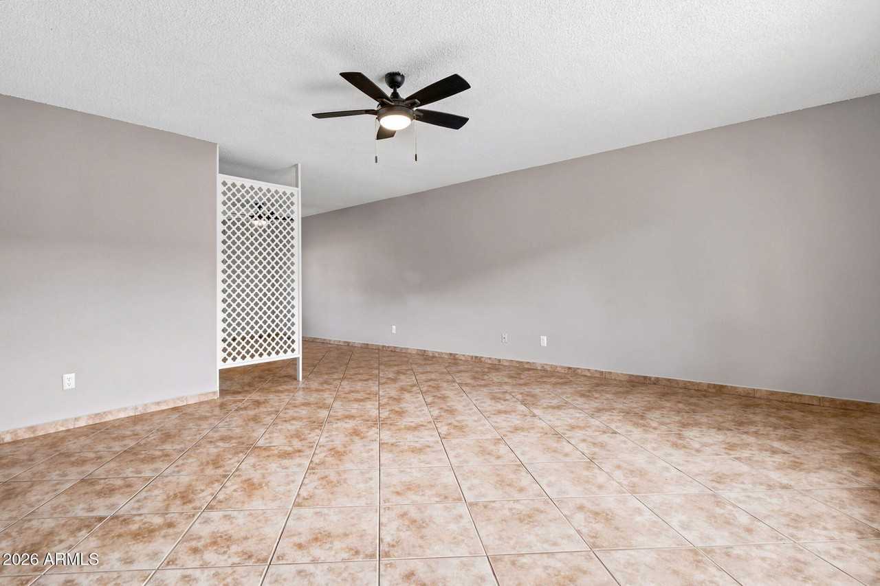 7849 N 49th Ave - Photo 4 of 34