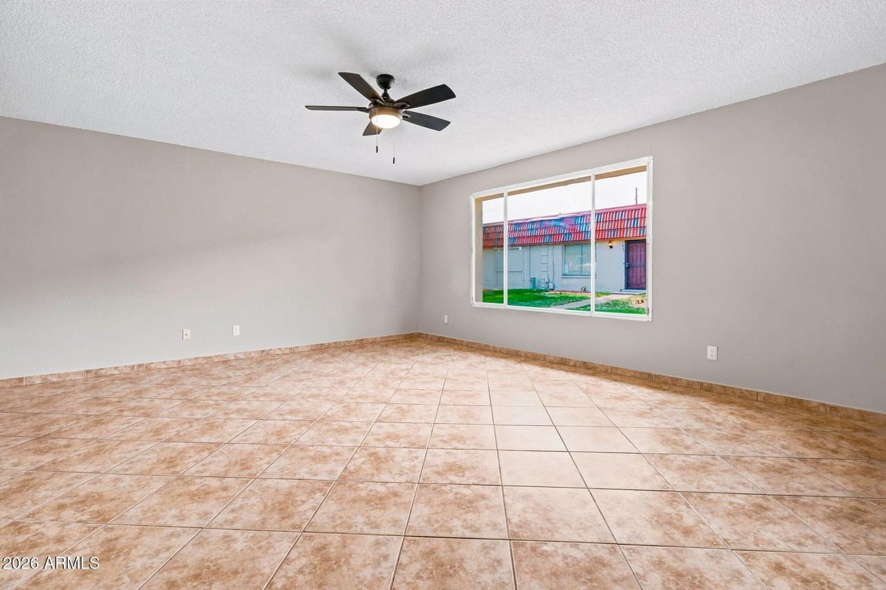 7849 N 49th Ave - Photo 5 of 34
