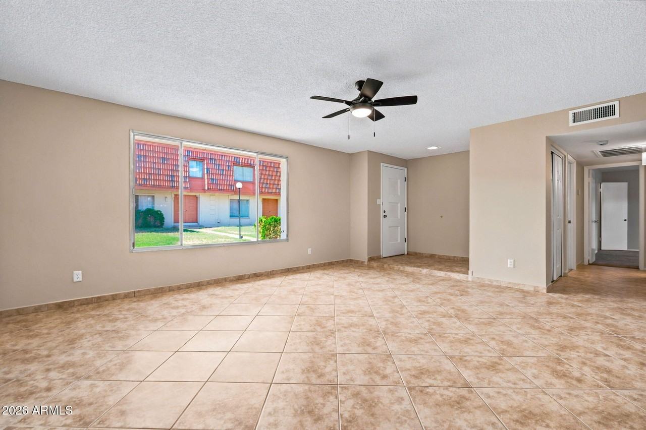 7849 N 49th Ave - Photo 6 of 34