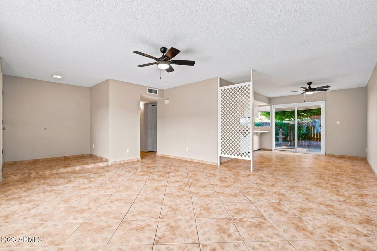 7849 N 49th Ave - Photo 7 of 34