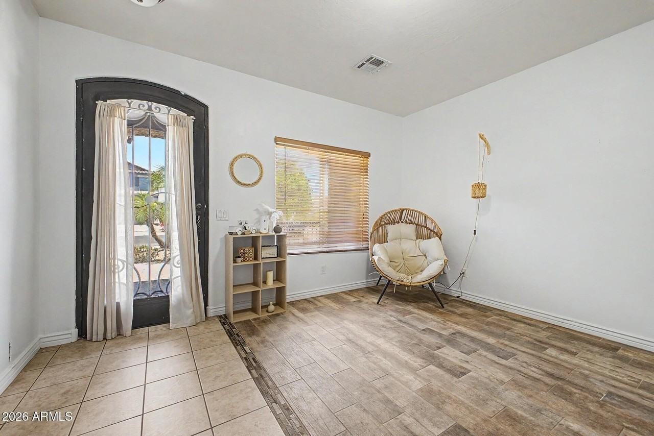 731 W Mesquite Tree Ln - Photo 4 of 33