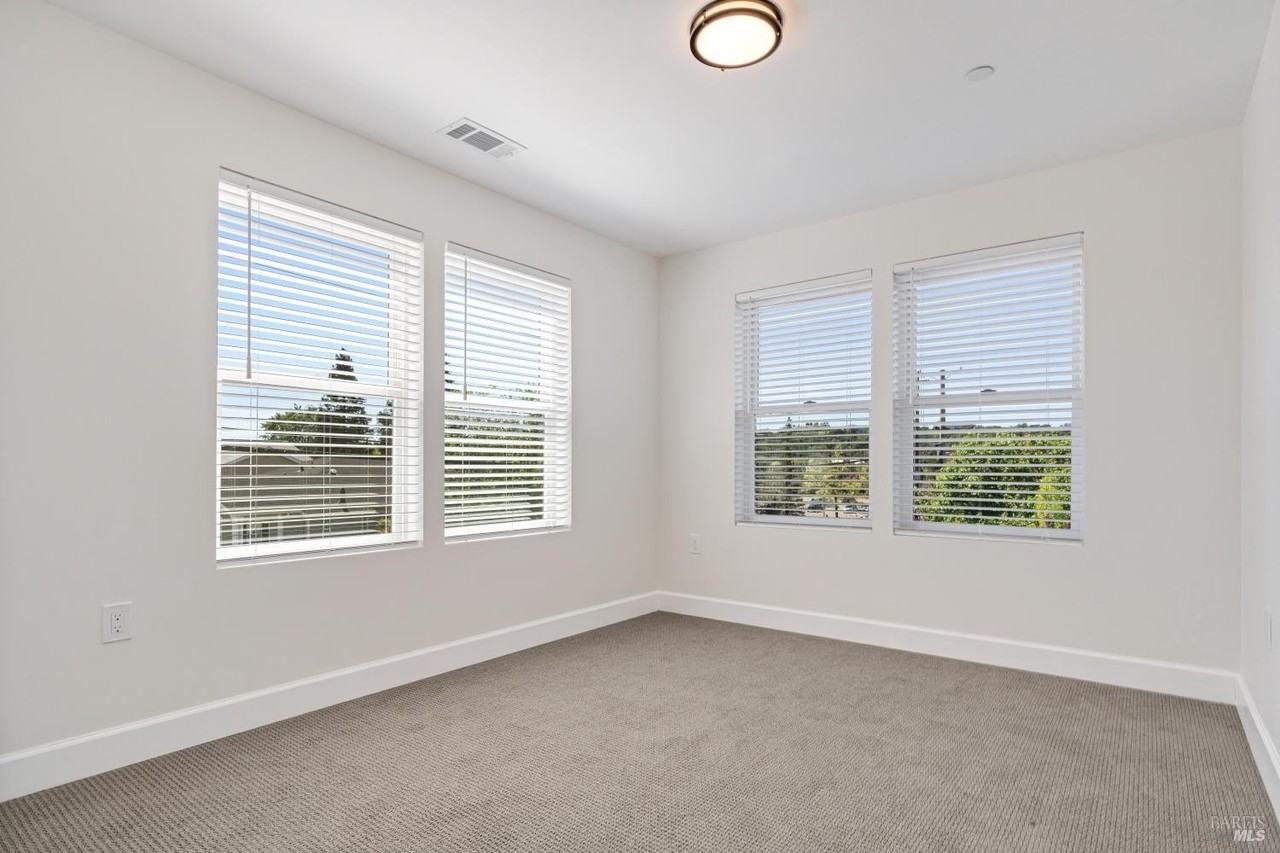 109 Paul Wittke Dr - Photo 6 of 9